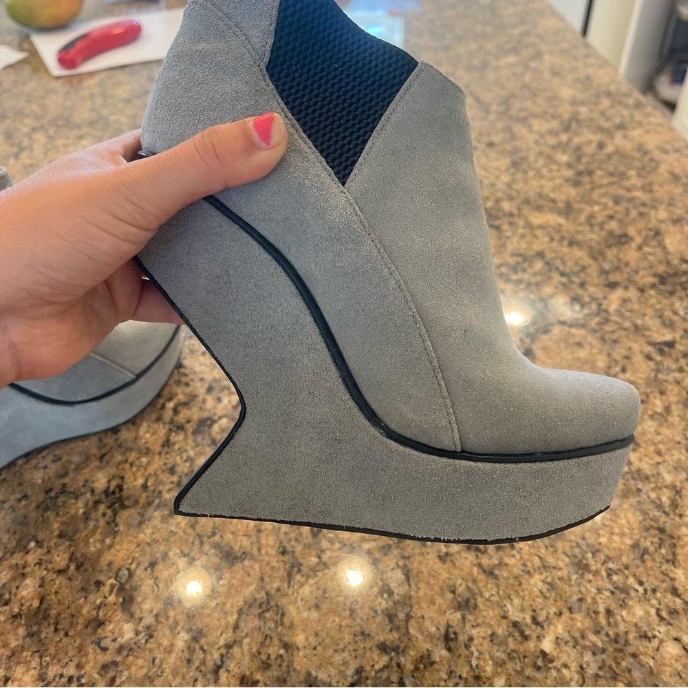 Senso diffusion grey suede heeless illusion wedge heel ankle bootie - Picture 7 of 11